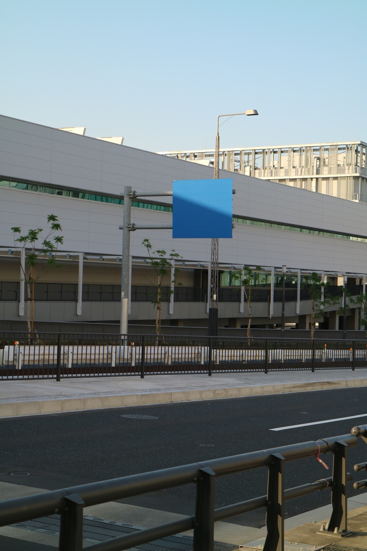 どこにも進めない案内標識 どこにも進めない案内標識